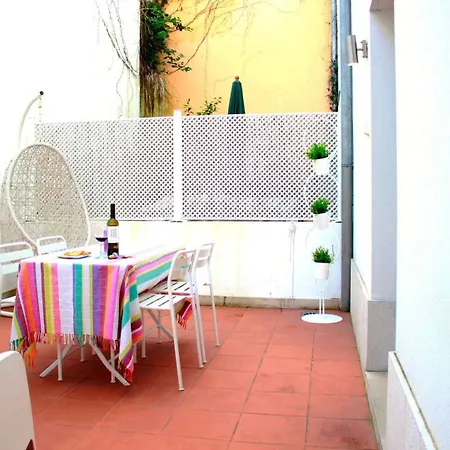 Joivy Modern 1-bed With Terrace, Moments From Sao Bento Palace * Lissabon