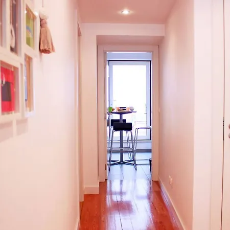 Joivy Modern 1-bed With Terrace, Moments From Sao Bento Palace Apartment *
