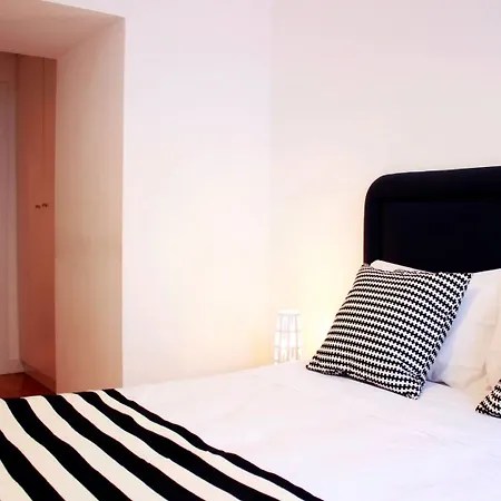 Apartment Joivy Modern 1-bed With Terrace, Moments From Sao Bento Palace