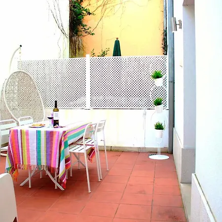 Joivy Modern 1-bed With Terrace, Moments From Sao Bento Palace Apartamento Lisboa