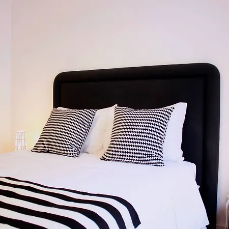 Apartamento Joivy Modern 1-bed With Terrace, Moments From Sao Bento Palace Lisboa