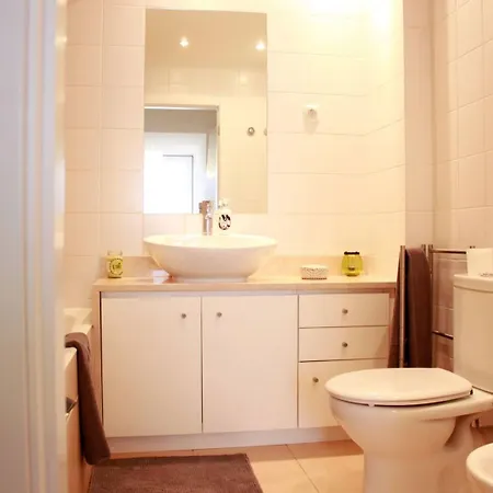 Joivy Modern 1-bed With Terrace, Moments From Sao Bento Palace Apartamento Lisboa