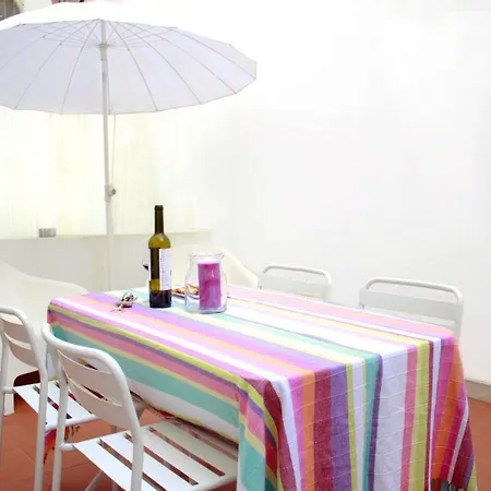 Apartamento Joivy Modern 1-bed With Terrace, Moments From Sao Bento Palace Lisboa