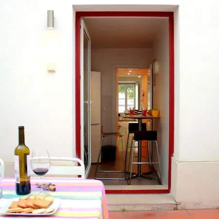Apartamento Joivy Modern 1-bed With Terrace, Moments From Sao Bento Palace *